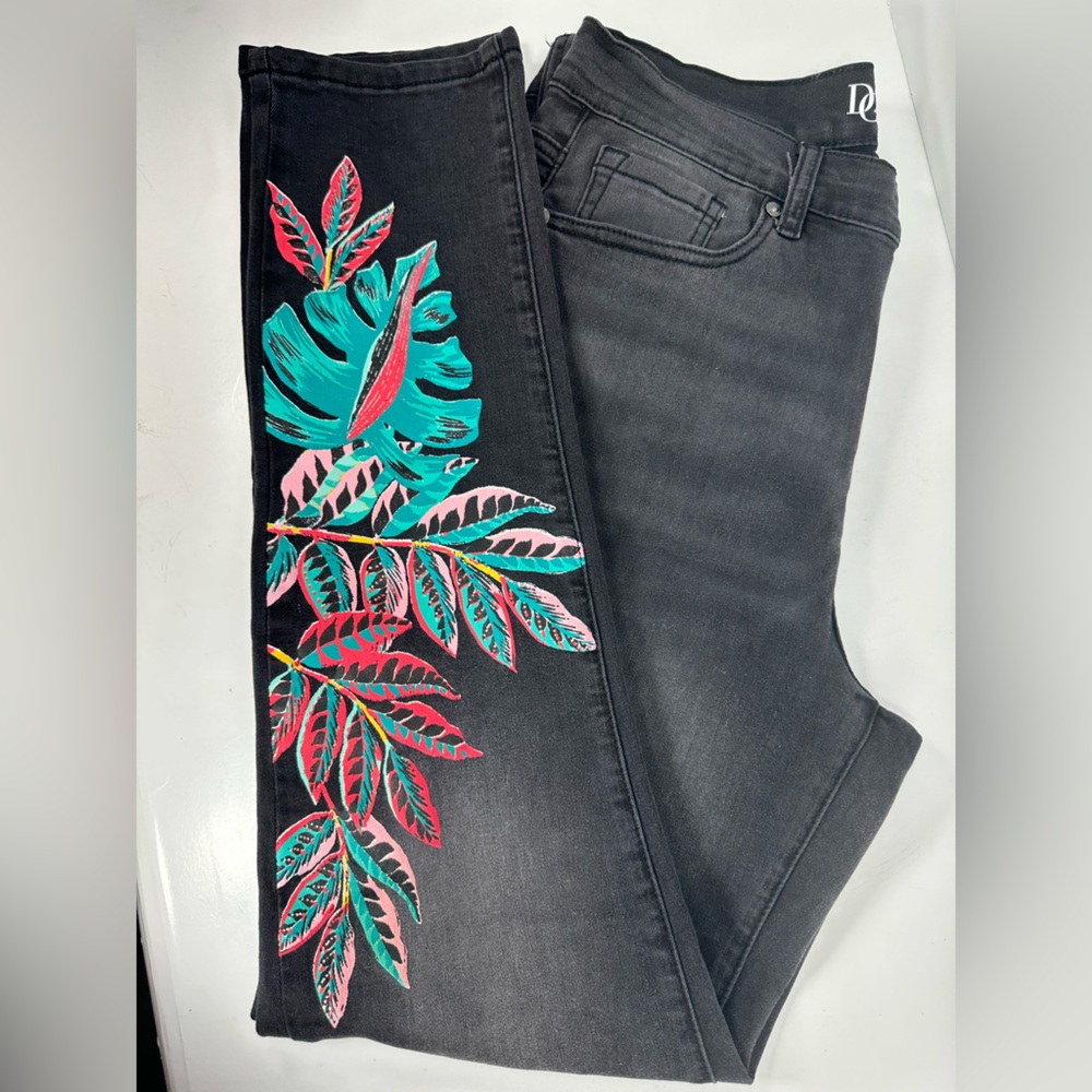 NWT - DG2 by Diane Gilman Classic Stretch Placed Print Skinny Jean